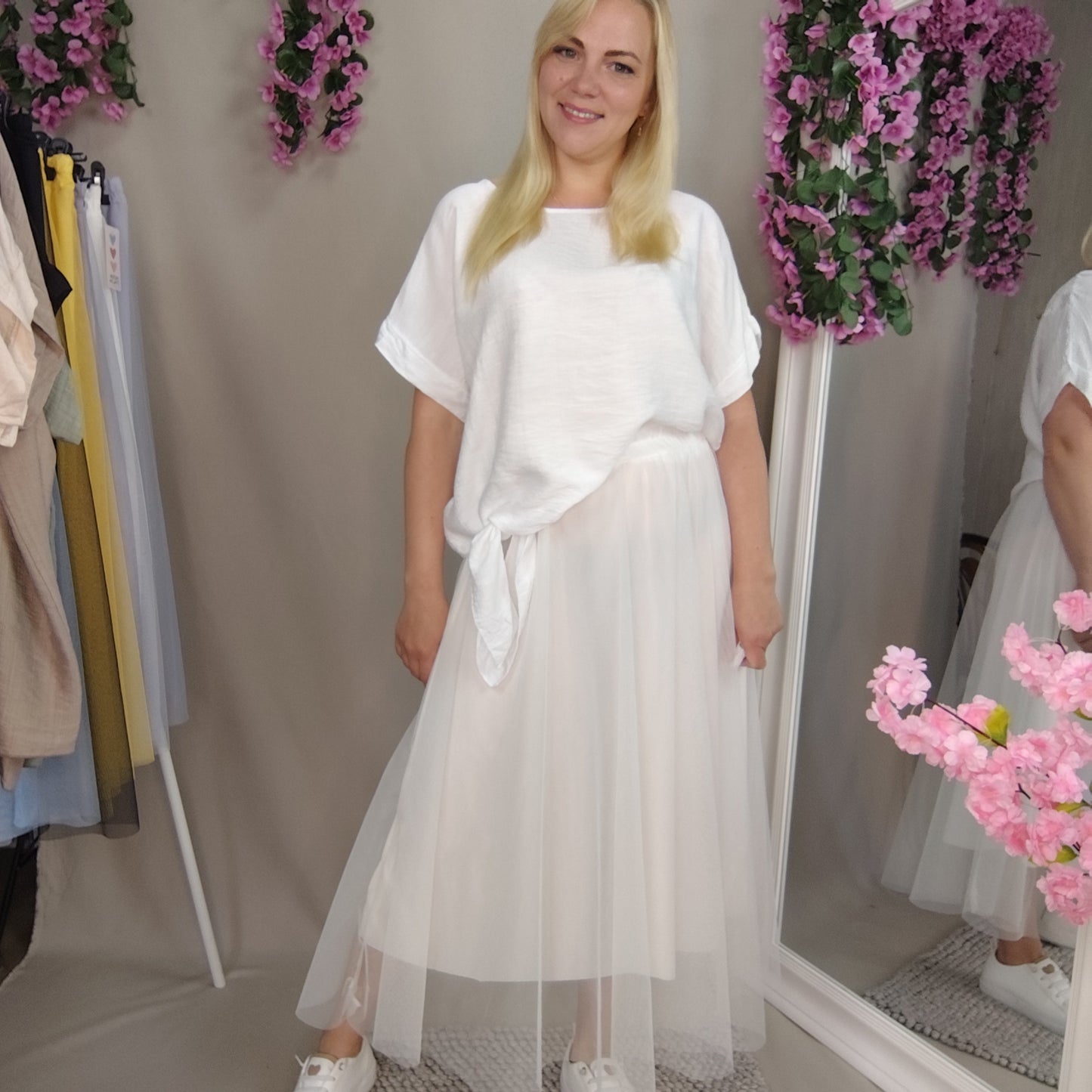 Viskosebluse mit Bindesaum in Weiß