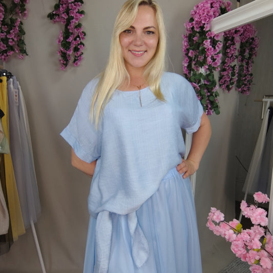 Viskosebluse mit Bindesaum in Hellblau