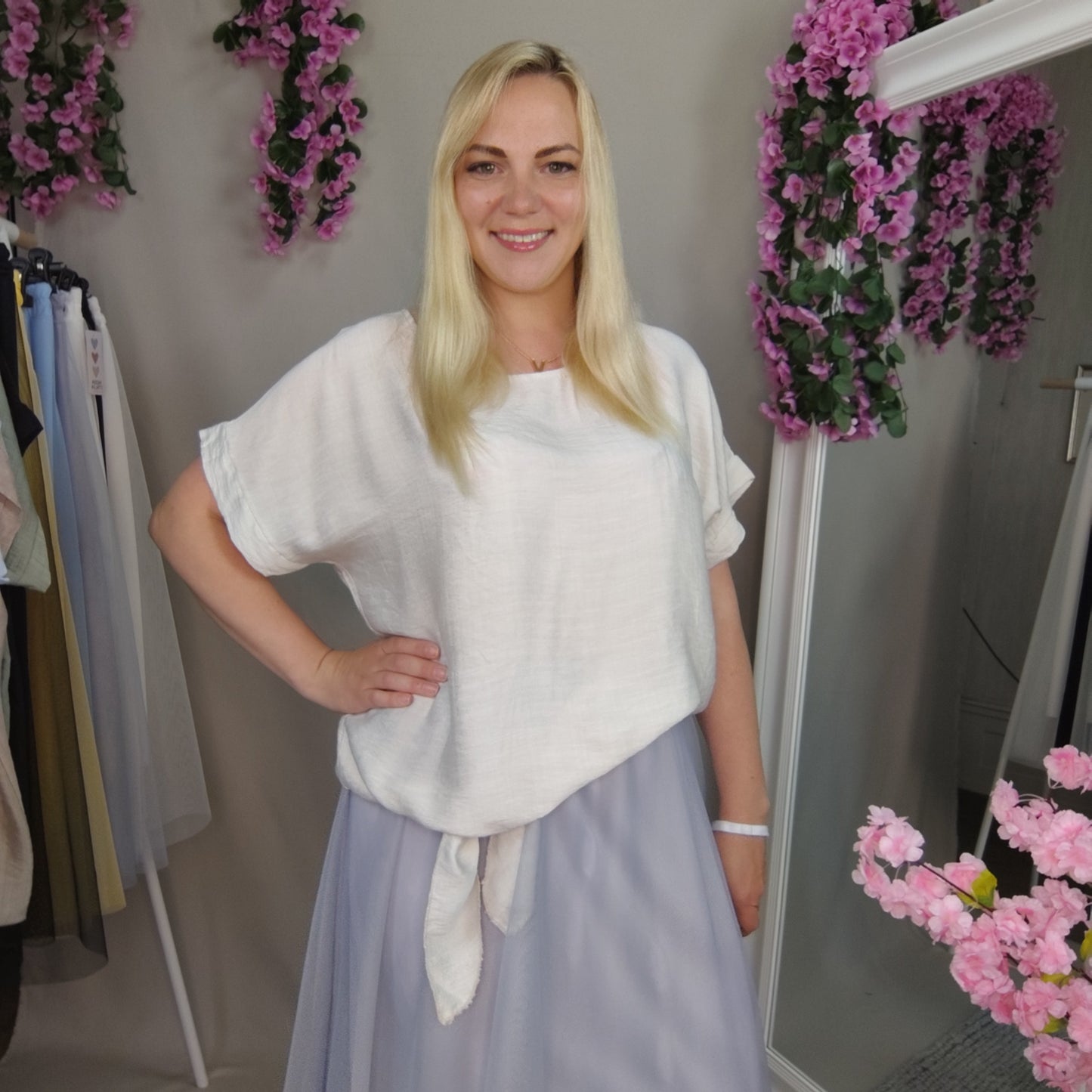 Viskosebluse mit Bindesaum in Beige