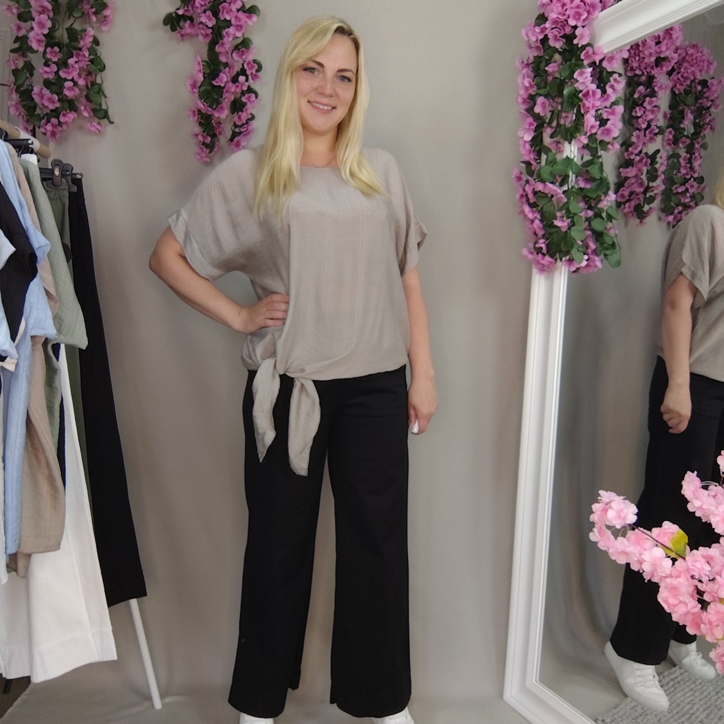 Viskosebluse mit Bindesaum in Braun