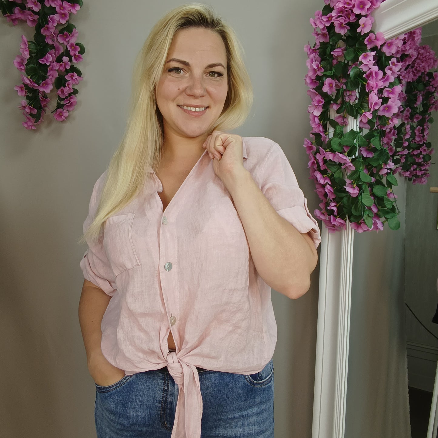 Kurze Leinenbluse zum Knoten in Rosa
