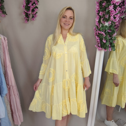 Luftiges Sommerkleid in Gelb