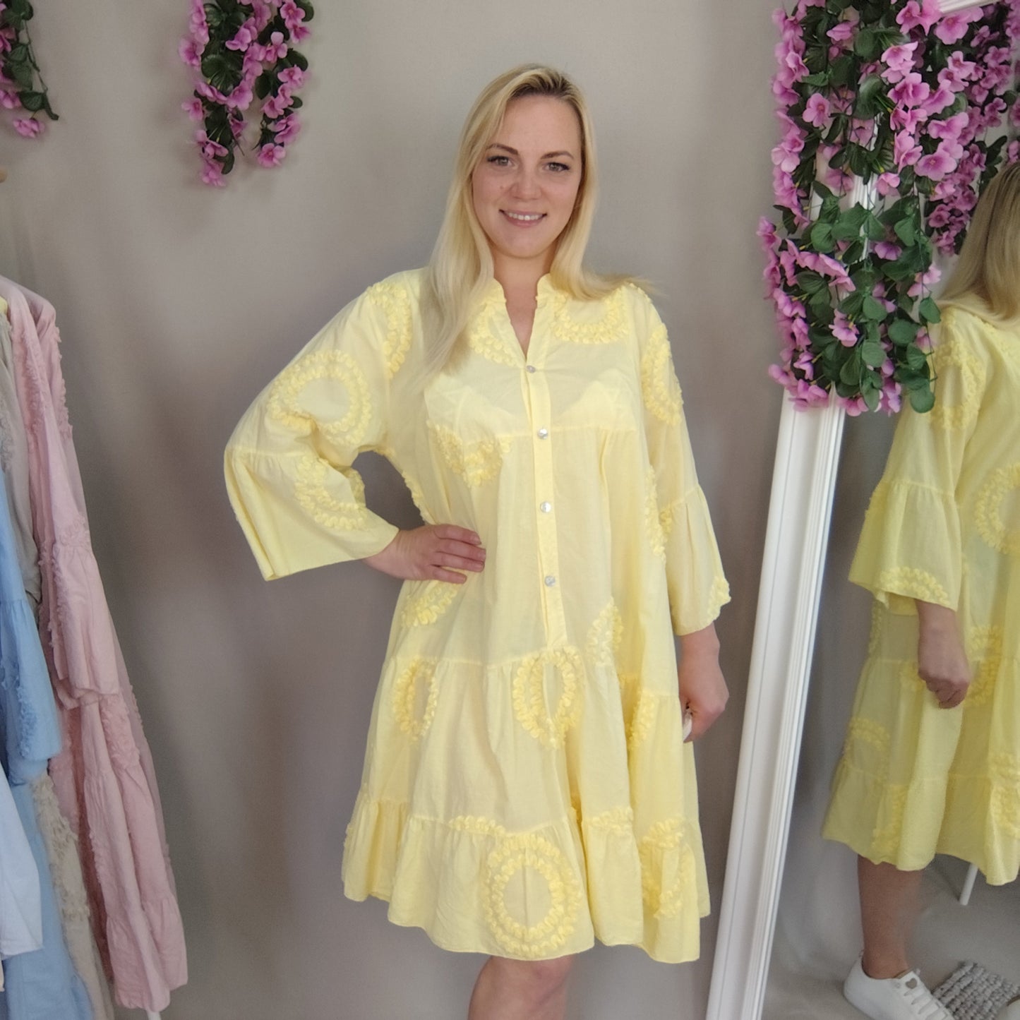Luftiges Sommerkleid in Gelb