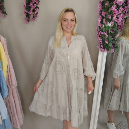 Luftiges Sommerkleid in Beige