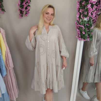Luftiges Sommerkleid in Beige