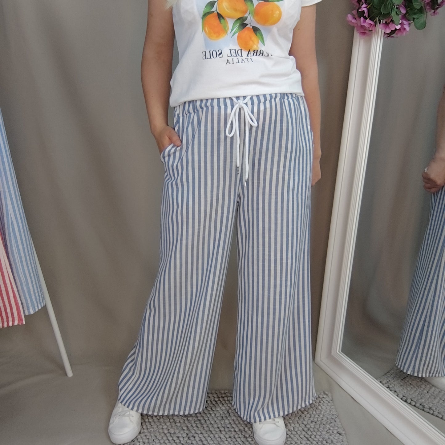 Gestreifte Sommerhose mit Kordelzug in Blau