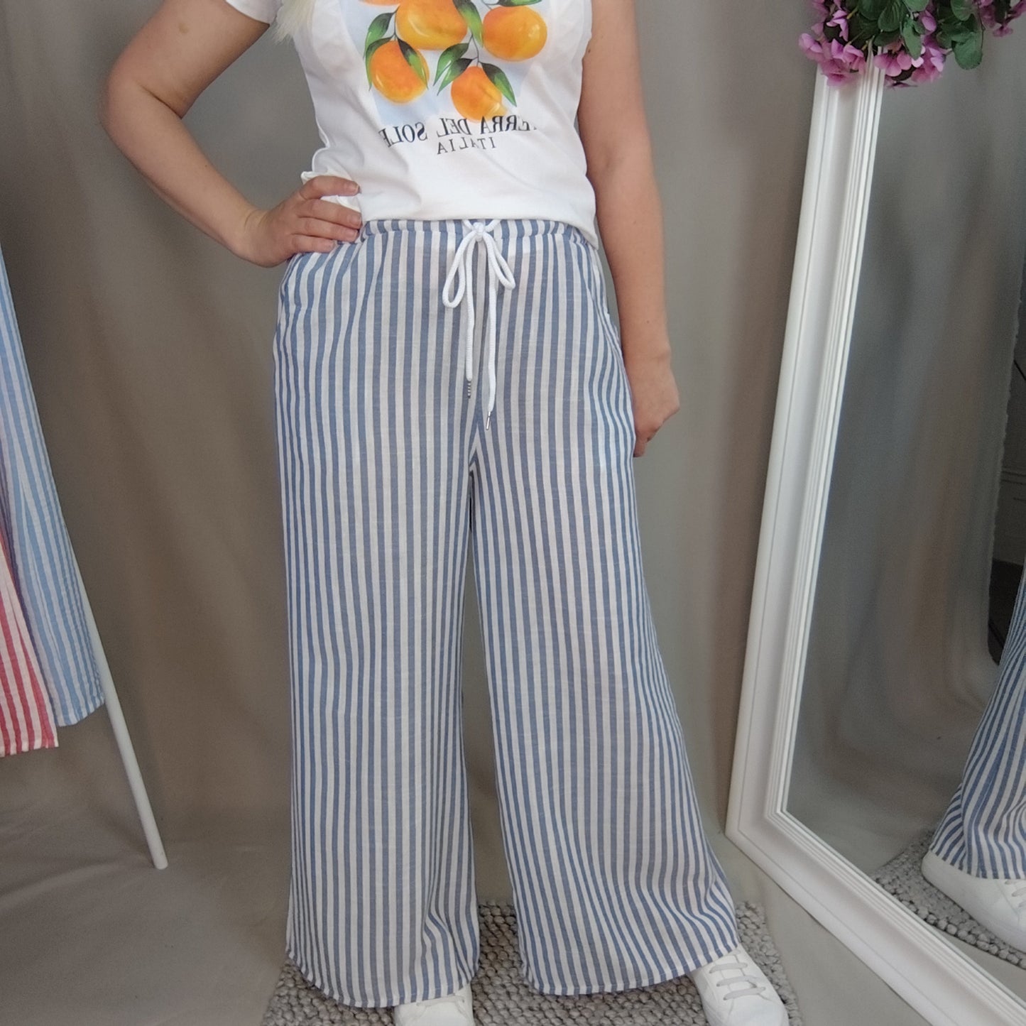 Gestreifte Sommerhose mit Kordelzug in Blau