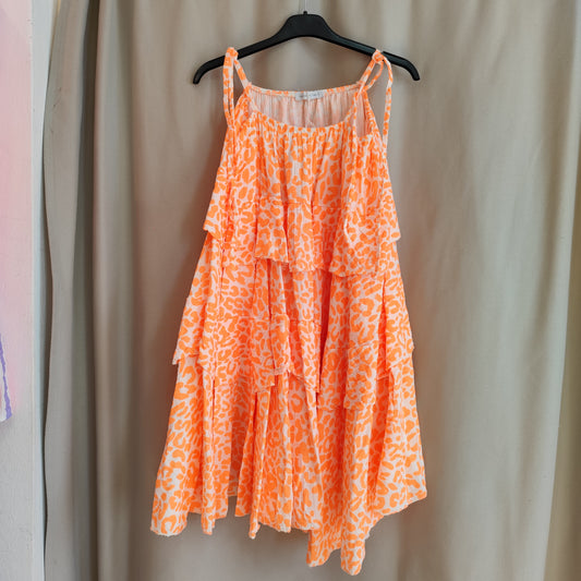 Musselinträgerkleid mit Leomuster in Orange-Weiß