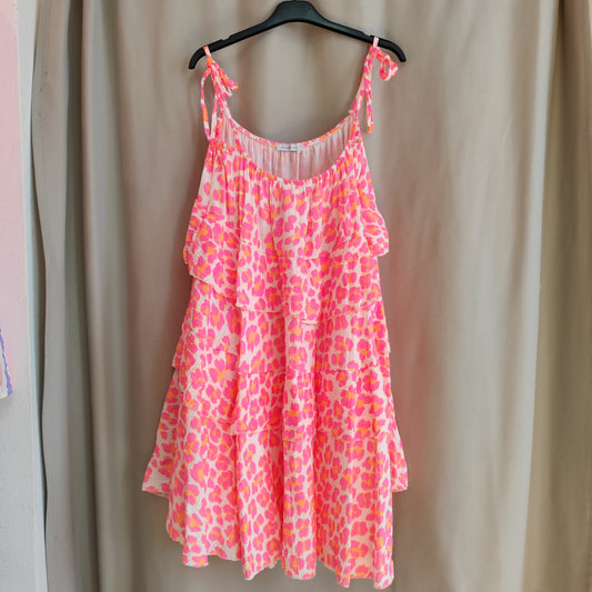 Musselinträgerkleid mit Leomuster in Neonpink-Orange-Weiß
