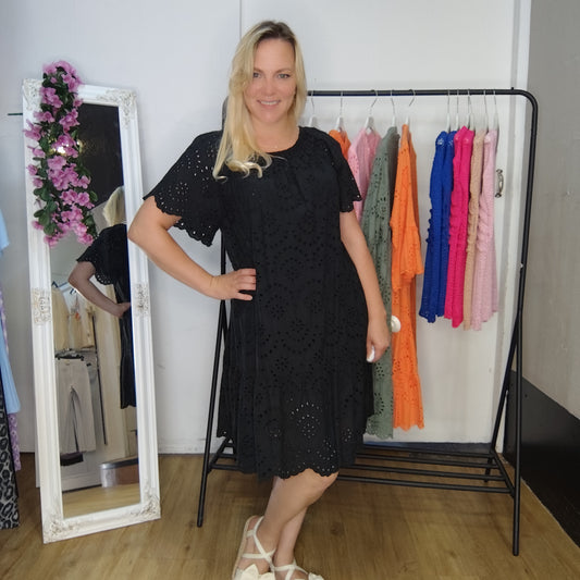 Luftiges Sommerkleid in Schwarz