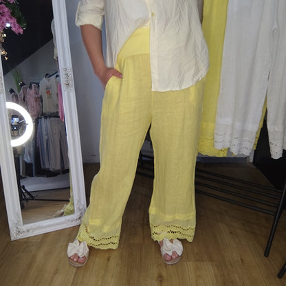 Leinen Hose mit Spitzenbesatz in Gelb