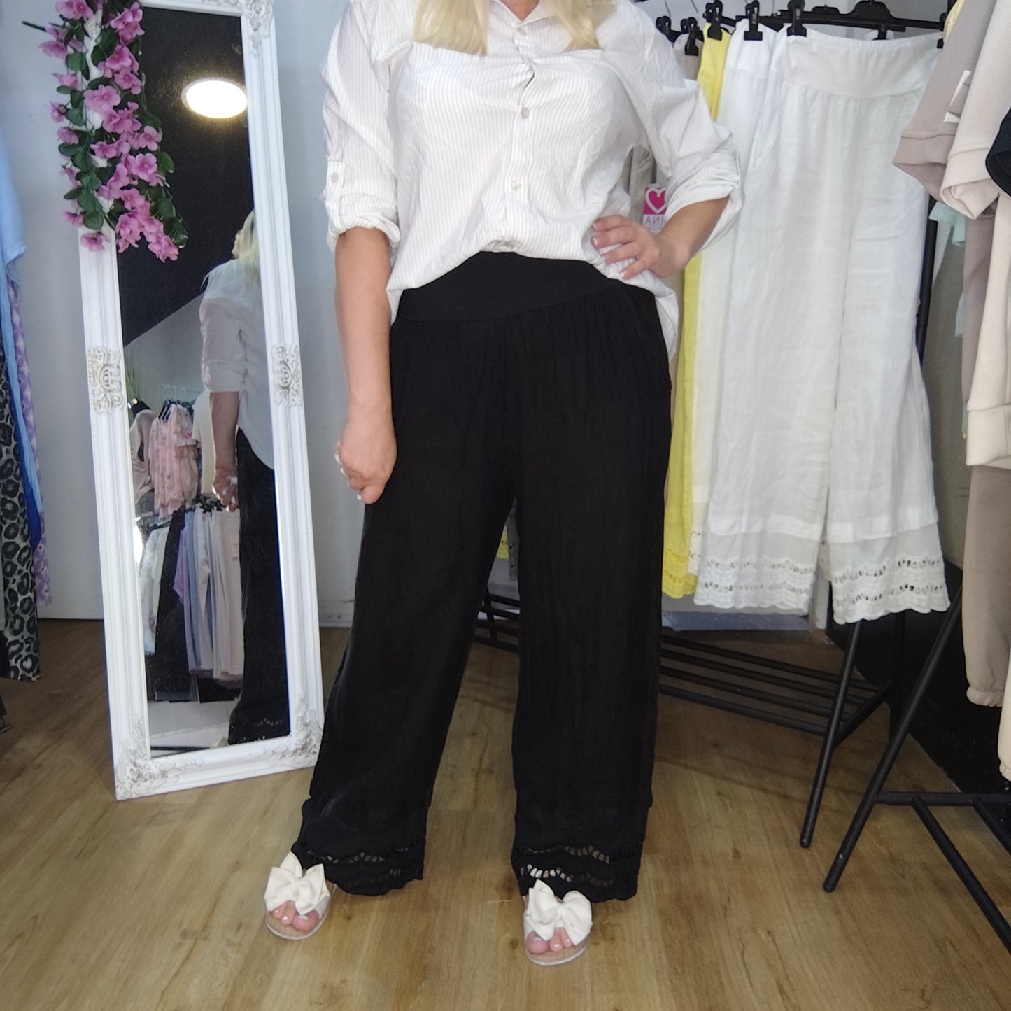 Leinen Hose mit Spitzenbesatz in Schwarz