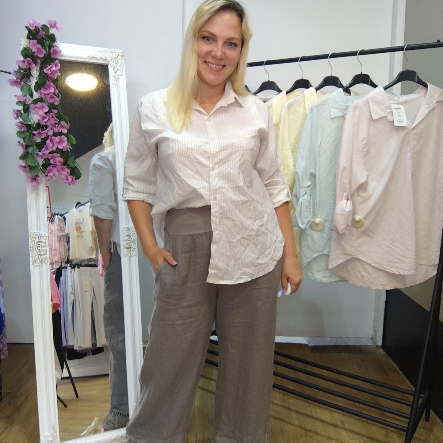 Gestreifte Bluse in Beige-Weiß