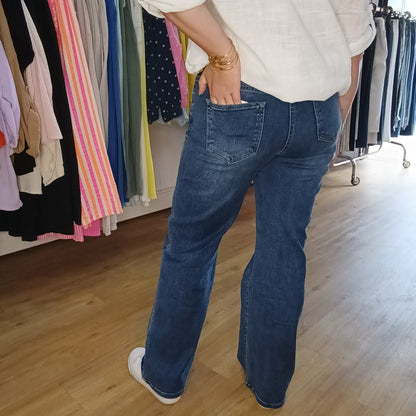 Wide Leg Jeans mit Gürtel