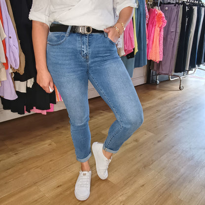 Slim Fit Jeans mit Gürtel