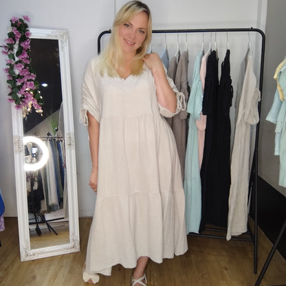 Musselin Kleid mit Raffung am Ärmel in Beige