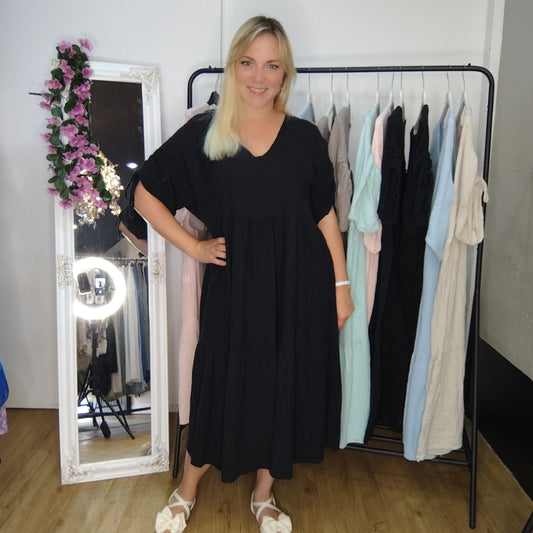 Musselin Kleid mit Raffung am Ärmel in Schwarz