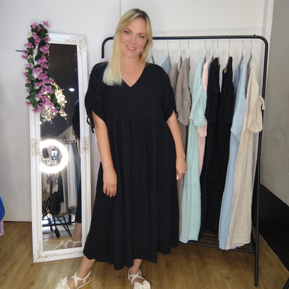 Musselin Kleid mit Raffung am Ärmel in Schwarz